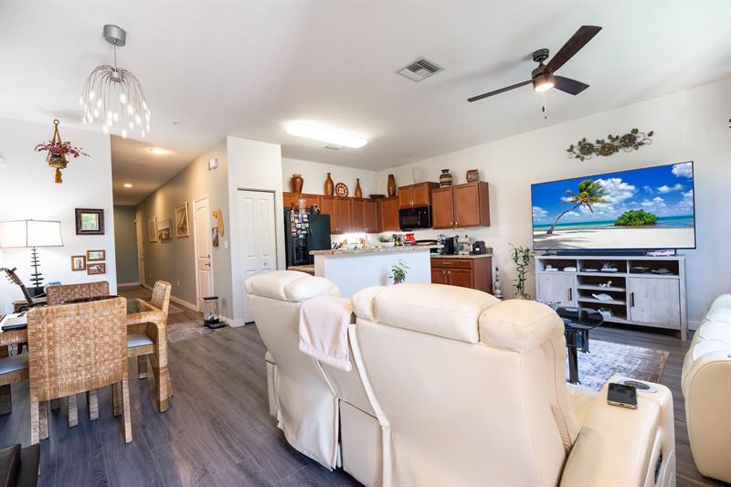 Image 3 of 36 For 250 7th Ct  