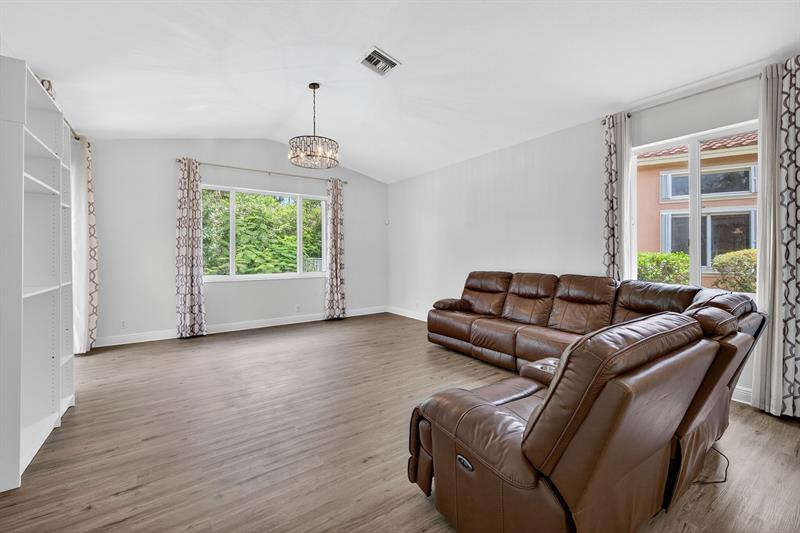 Image 10 of 31 For 5711 125th Ave
