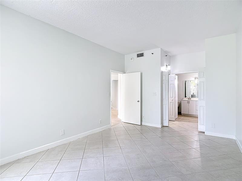 Image 24 of 47 For 3300 192nd St  118