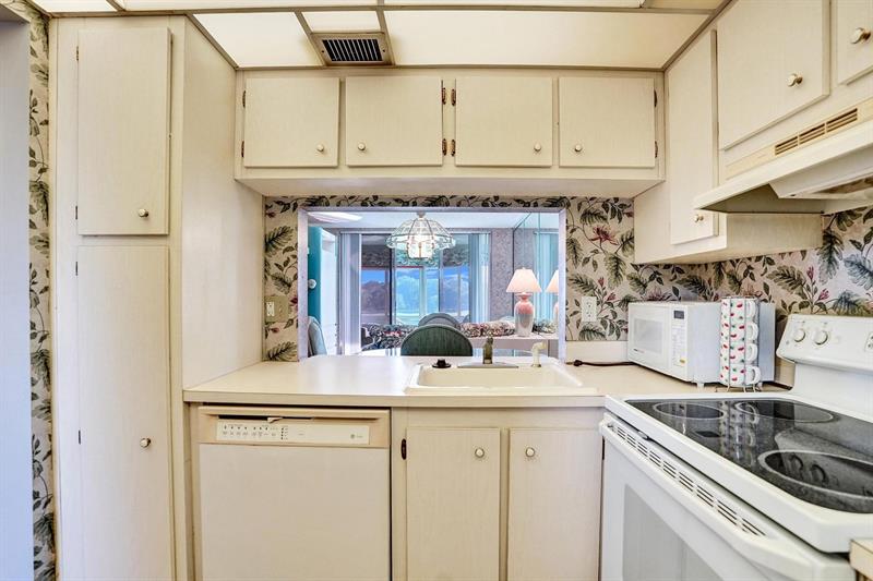 Image 5 of 50 For 9450 Poinciana Pl  310