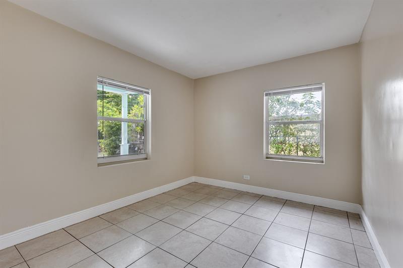 Image 10 of 21 For 729 17th Ave