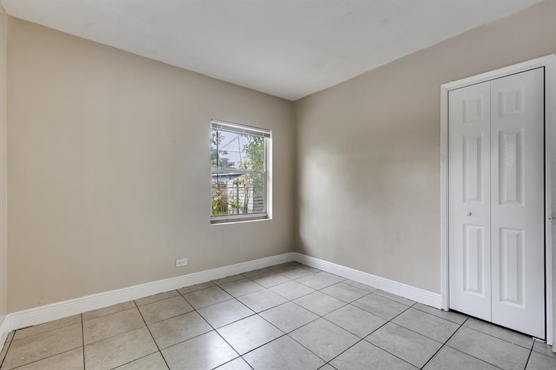 Image 11 of 21 For 729 17th Ave