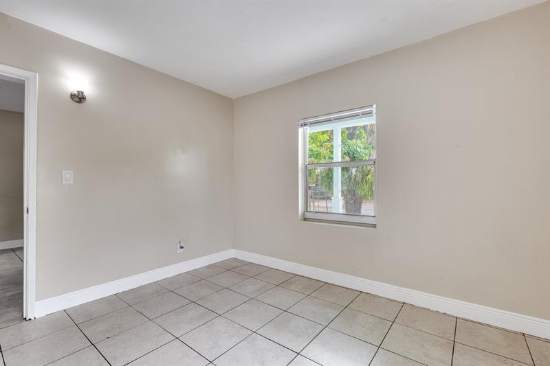 Image 13 of 21 For 729 17th Ave