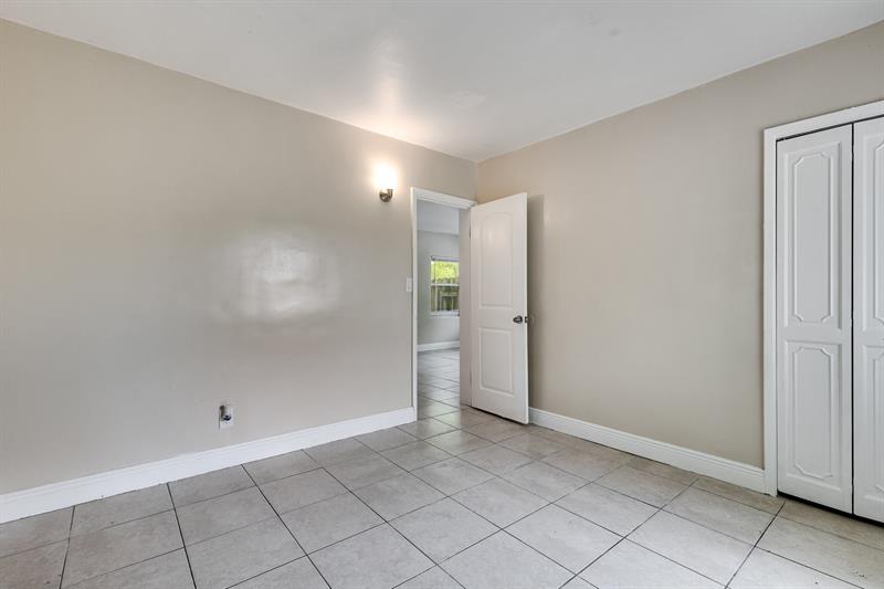 Image 18 of 21 For 729 17th Ave