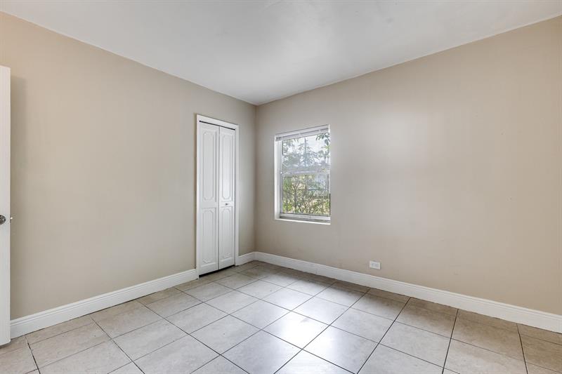 Image 19 of 21 For 729 17th Ave