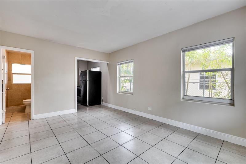 Image 4 of 21 For 729 17th Ave