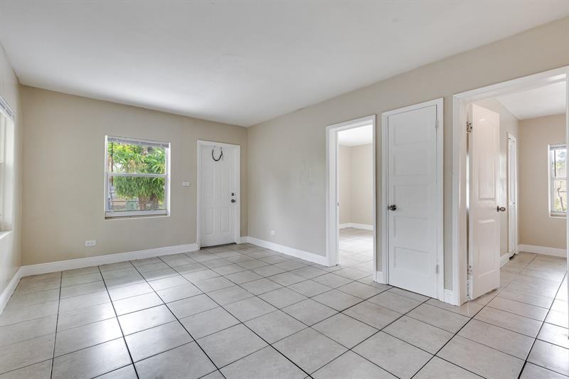 Image 6 of 21 For 729 17th Ave