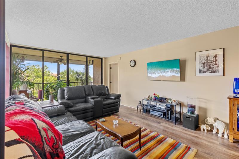 Image 18 of 27 For 5836 Coral Lake Dr  312