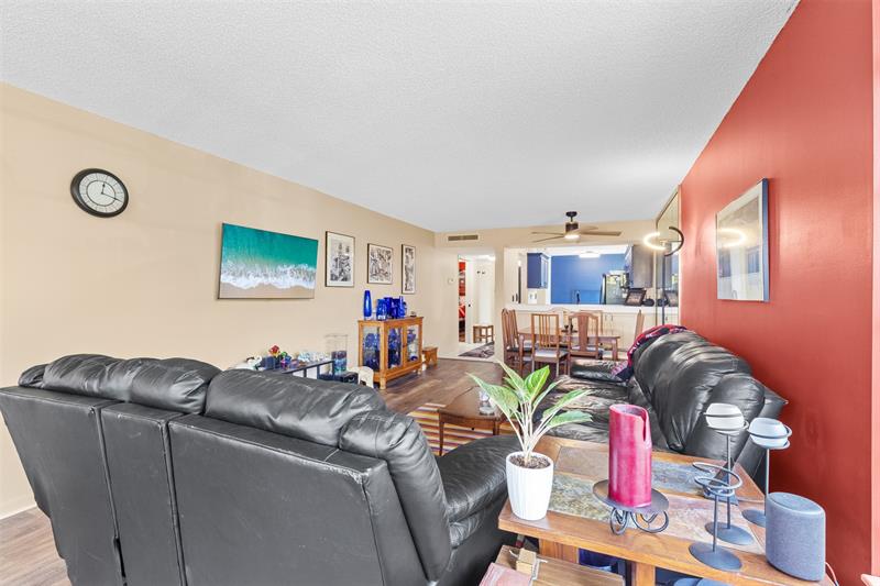 Image 19 of 27 For 5836 Coral Lake Dr  312