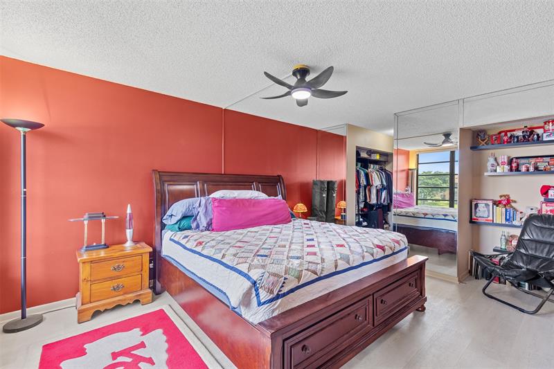 Image 21 of 27 For 5836 Coral Lake Dr  312