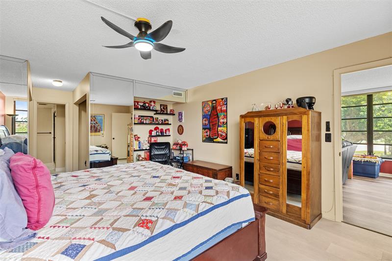 Image 5 of 27 For 5836 Coral Lake Dr  312