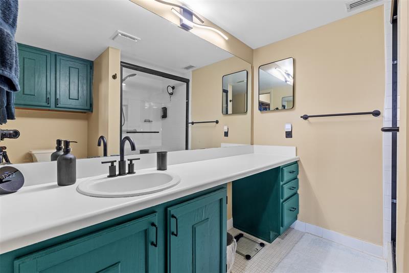 Image 6 of 27 For 5836 Coral Lake Dr  312