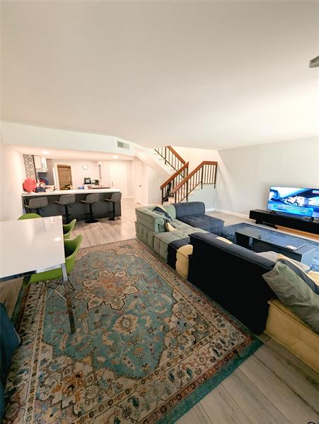 Image 16 of 35 For 6594 Racquet Club Dr  98