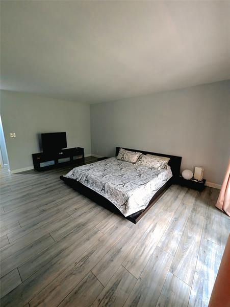 Image 31 of 35 For 6594 Racquet Club Dr  98
