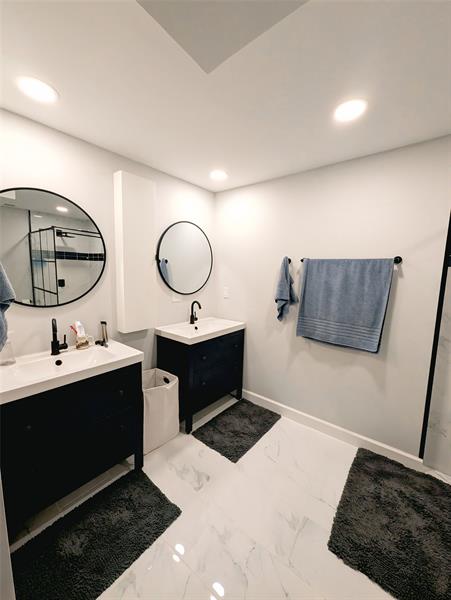 Image 34 of 35 For 6594 Racquet Club Dr  98