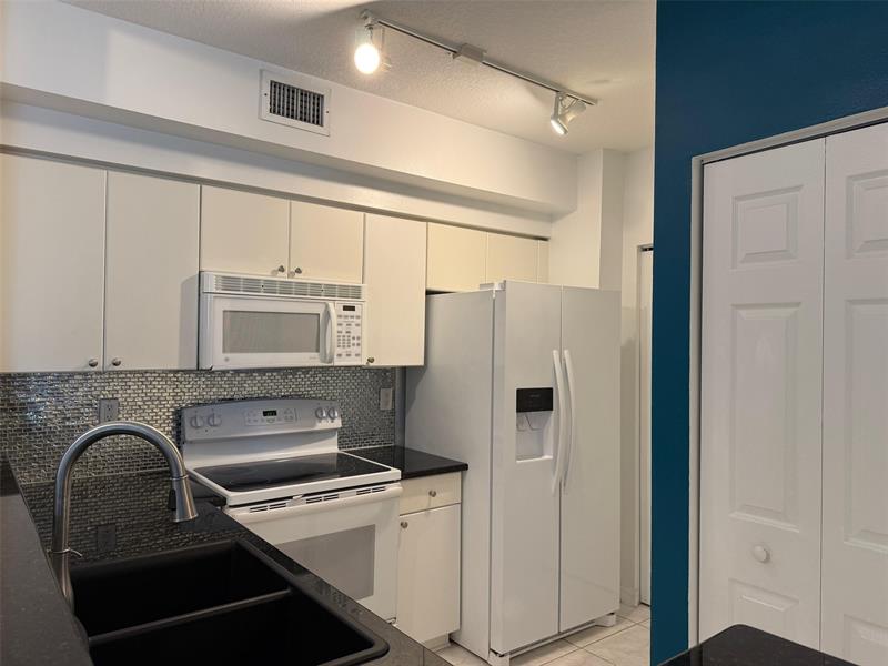 Image 4 of 34 For 6831 44th St  312