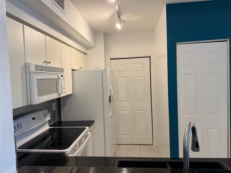 Image 5 of 34 For 6831 44th St  312