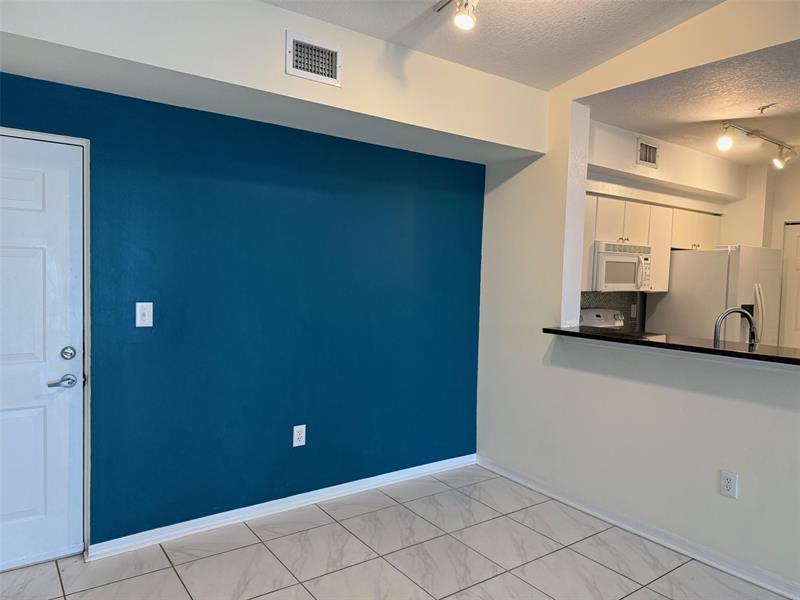 Image 7 of 34 For 6831 44th St  312