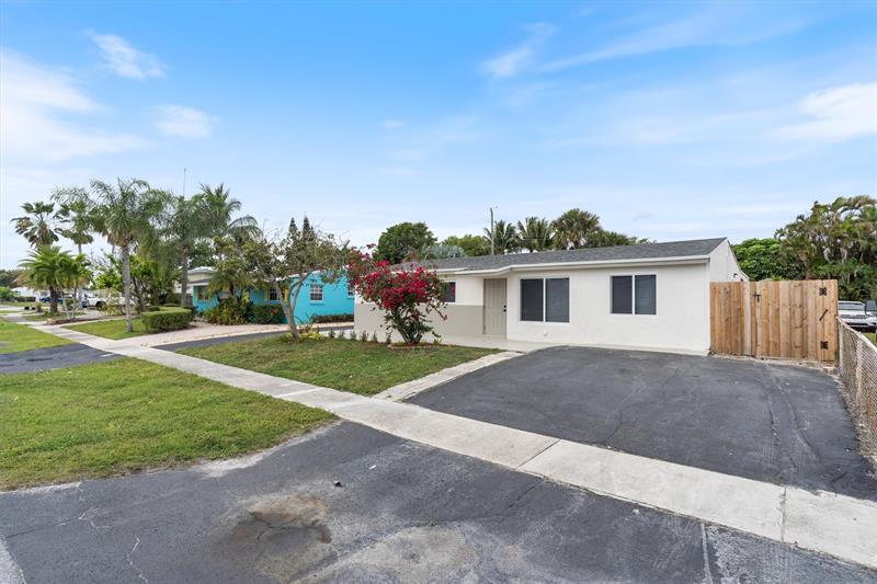 Image 11 of 21 For 9361 Bellewood St