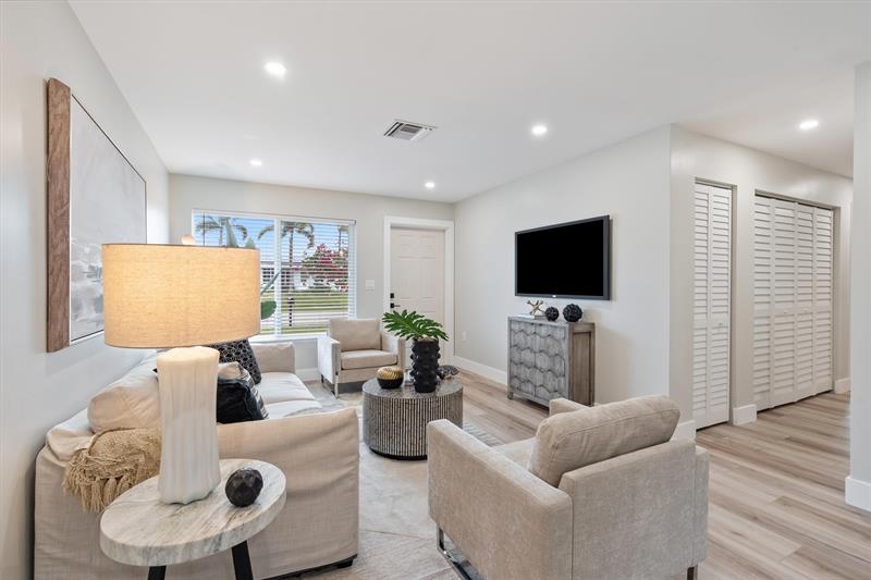 Image 12 of 21 For 9361 Bellewood St