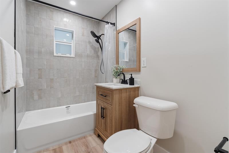 Image 17 of 21 For 9361 Bellewood St