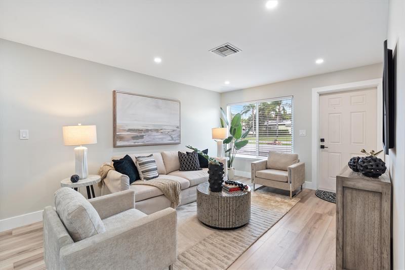 Image 4 of 21 For 9361 Bellewood St