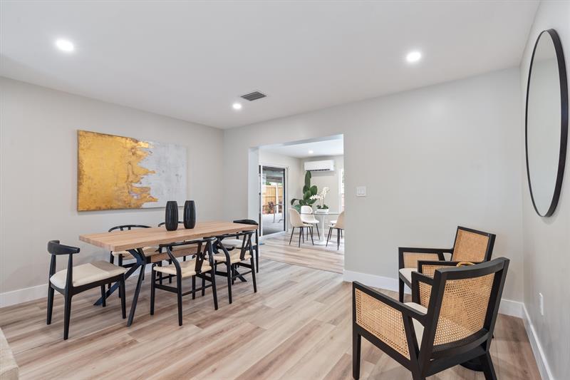 Image 5 of 21 For 9361 Bellewood St