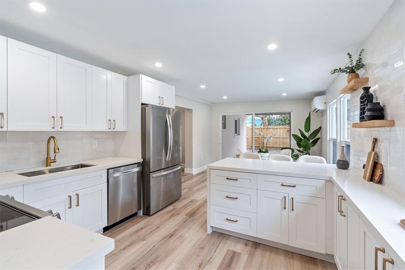 Image 6 of 21 For 9361 Bellewood St