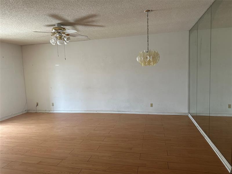 Image 4 of 11 For 2061 47th Ter  414