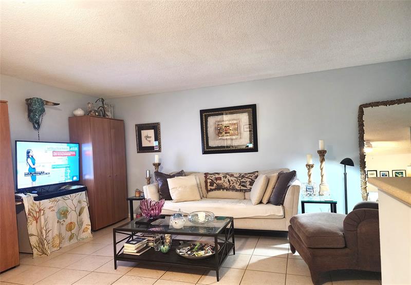 Image 5 of 14 For 804 7th St  101