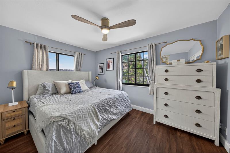 Image 16 of 44 For 519 9th St  