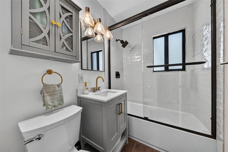 Image 17 of 44 For 519 9th St  