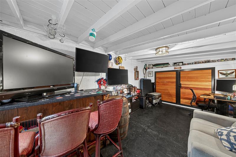 Image 19 of 44 For 519 9th St  