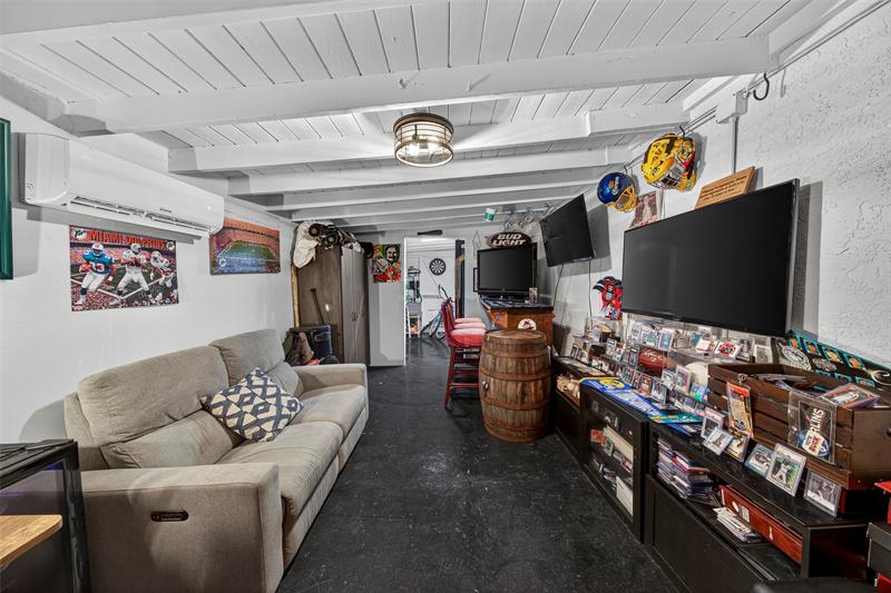 Image 20 of 44 For 519 9th St  