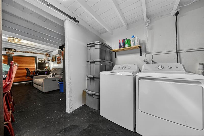 Image 21 of 44 For 519 9th St  