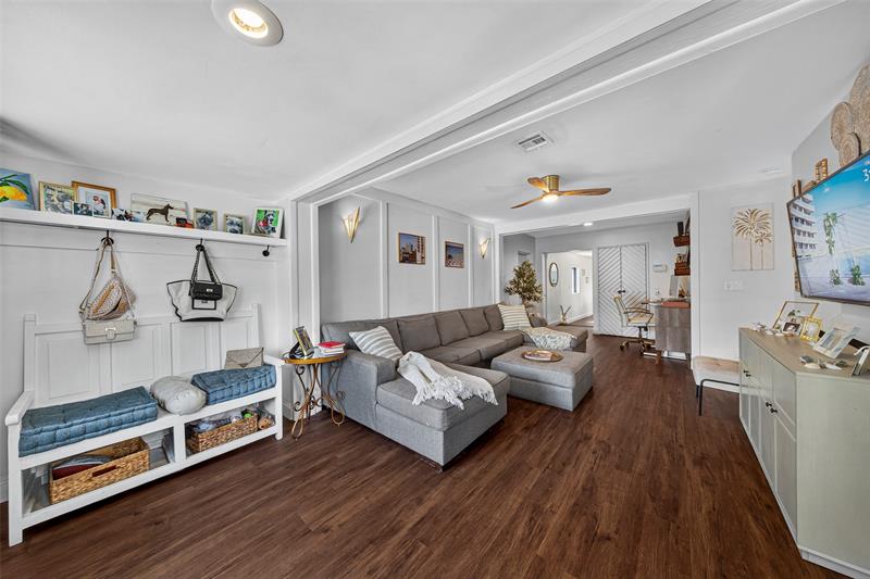 Image 5 of 44 For 519 9th St  