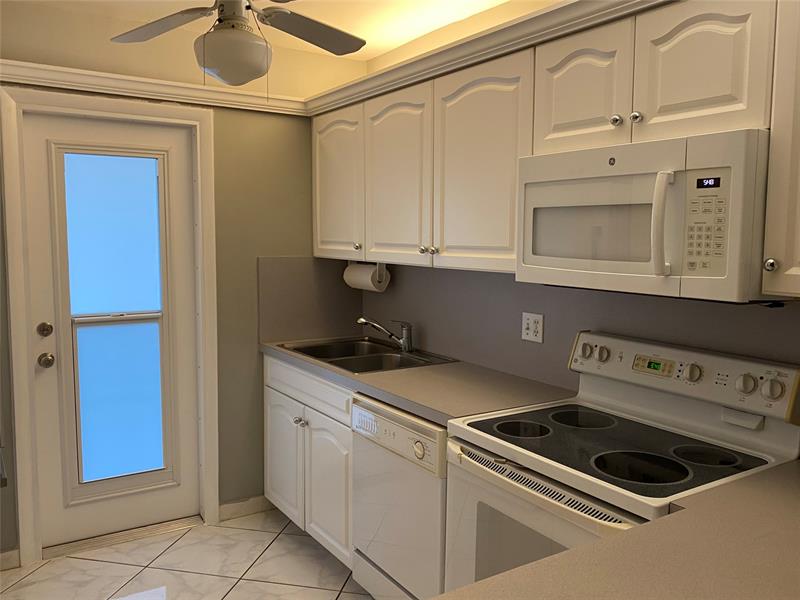 Image 7 of 23 For 1100 Pine Dr  108