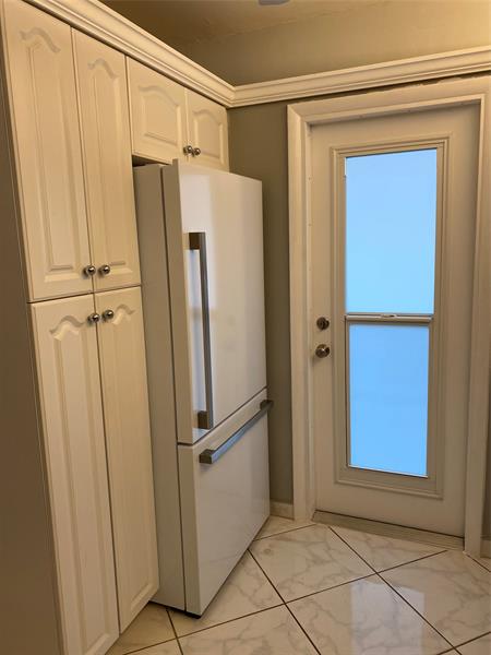 Image 9 of 23 For 1100 Pine Dr  108