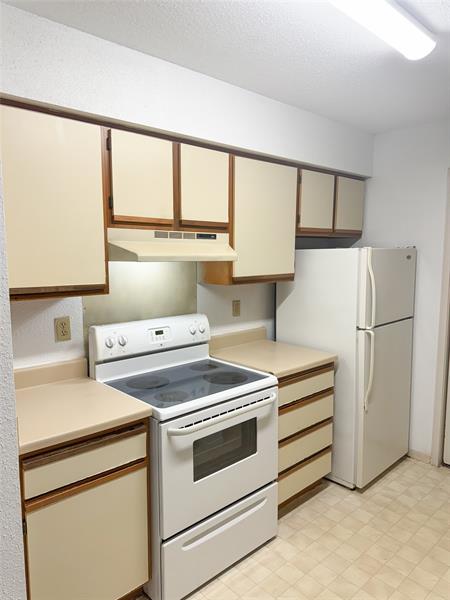 Image 3 of 12 For 977 Riverside Dr  232