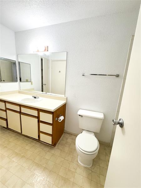 Image 8 of 12 For 977 Riverside Dr  232