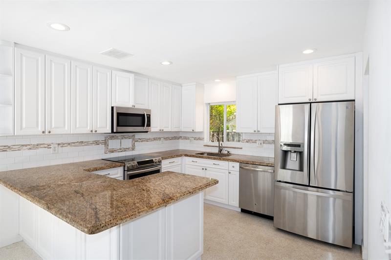 Image 12 of 38 For 232 Codrington Dr
