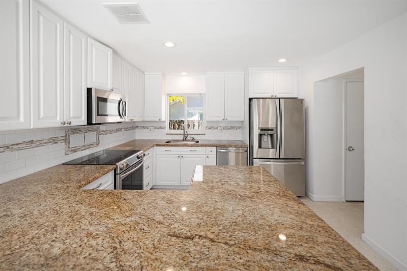 Image 13 of 38 For 232 Codrington Dr