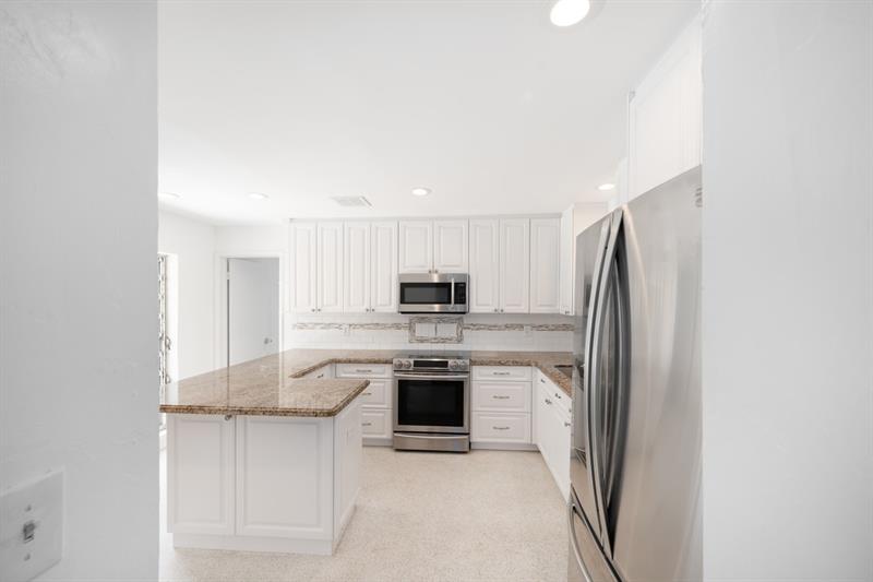 Image 14 of 38 For 232 Codrington Dr