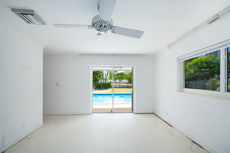 Image 16 of 38 For 232 Codrington Dr
