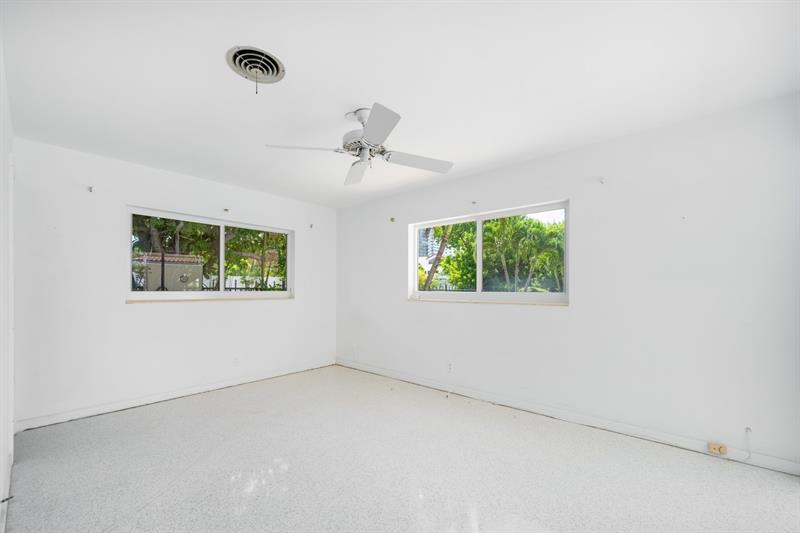 Image 20 of 38 For 232 Codrington Dr