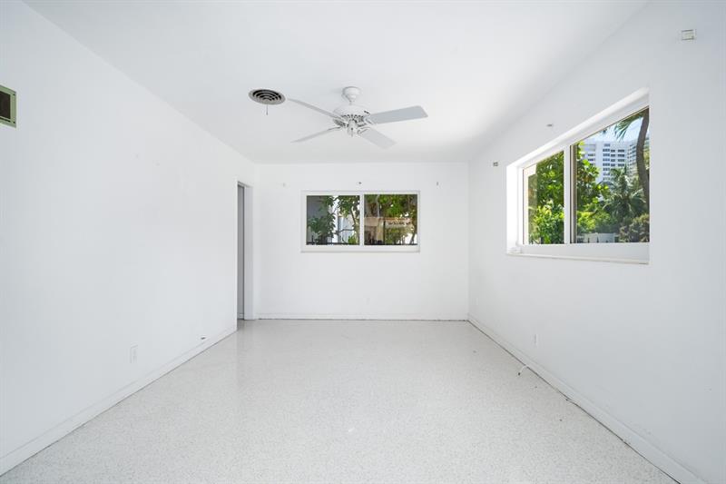 Image 21 of 38 For 232 Codrington Dr