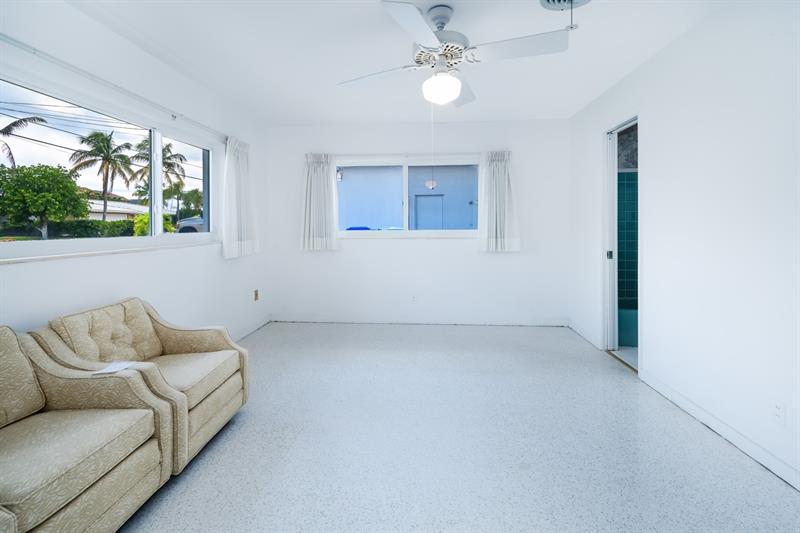 Image 26 of 38 For 232 Codrington Dr