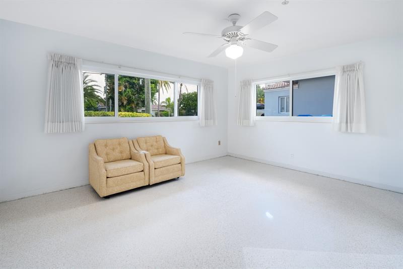 Image 28 of 38 For 232 Codrington Dr