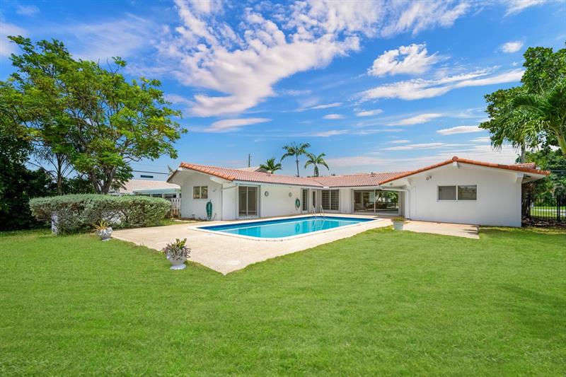 Image 4 of 38 For 232 Codrington Dr