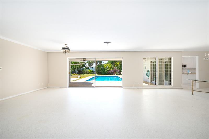 Image 6 of 38 For 232 Codrington Dr